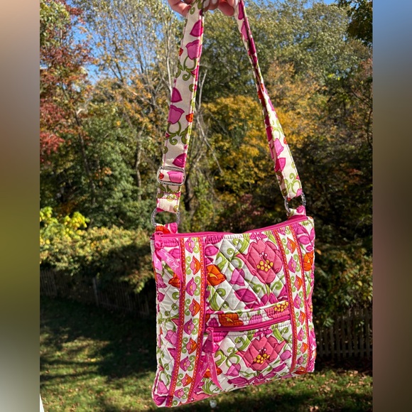 Vera Bradley Handbags - Vera Bradley Lilli Bell Crossbody